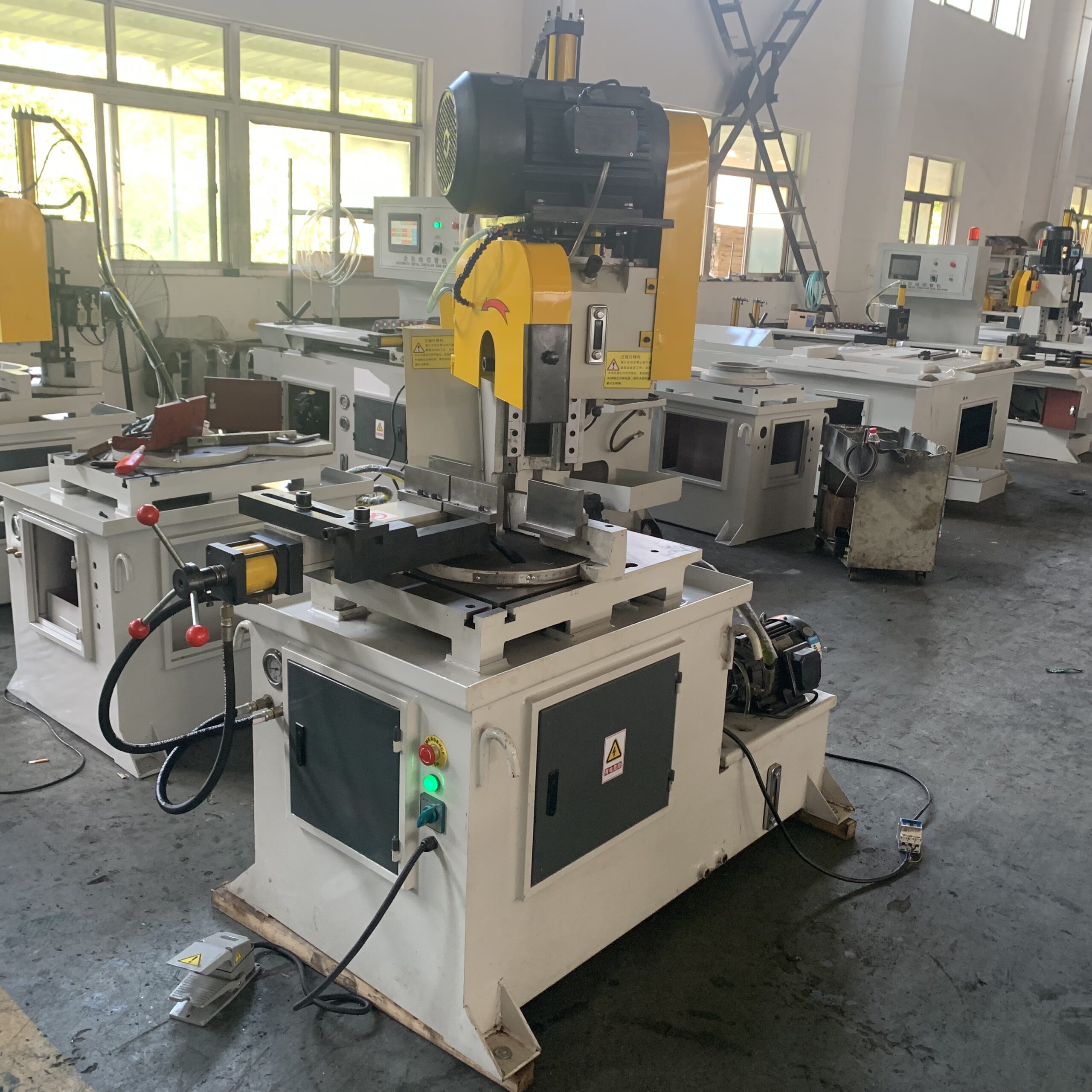 hydraulic pipe cutting tools